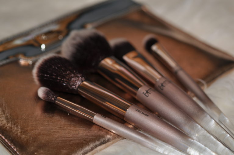 City Chic case and brushes
